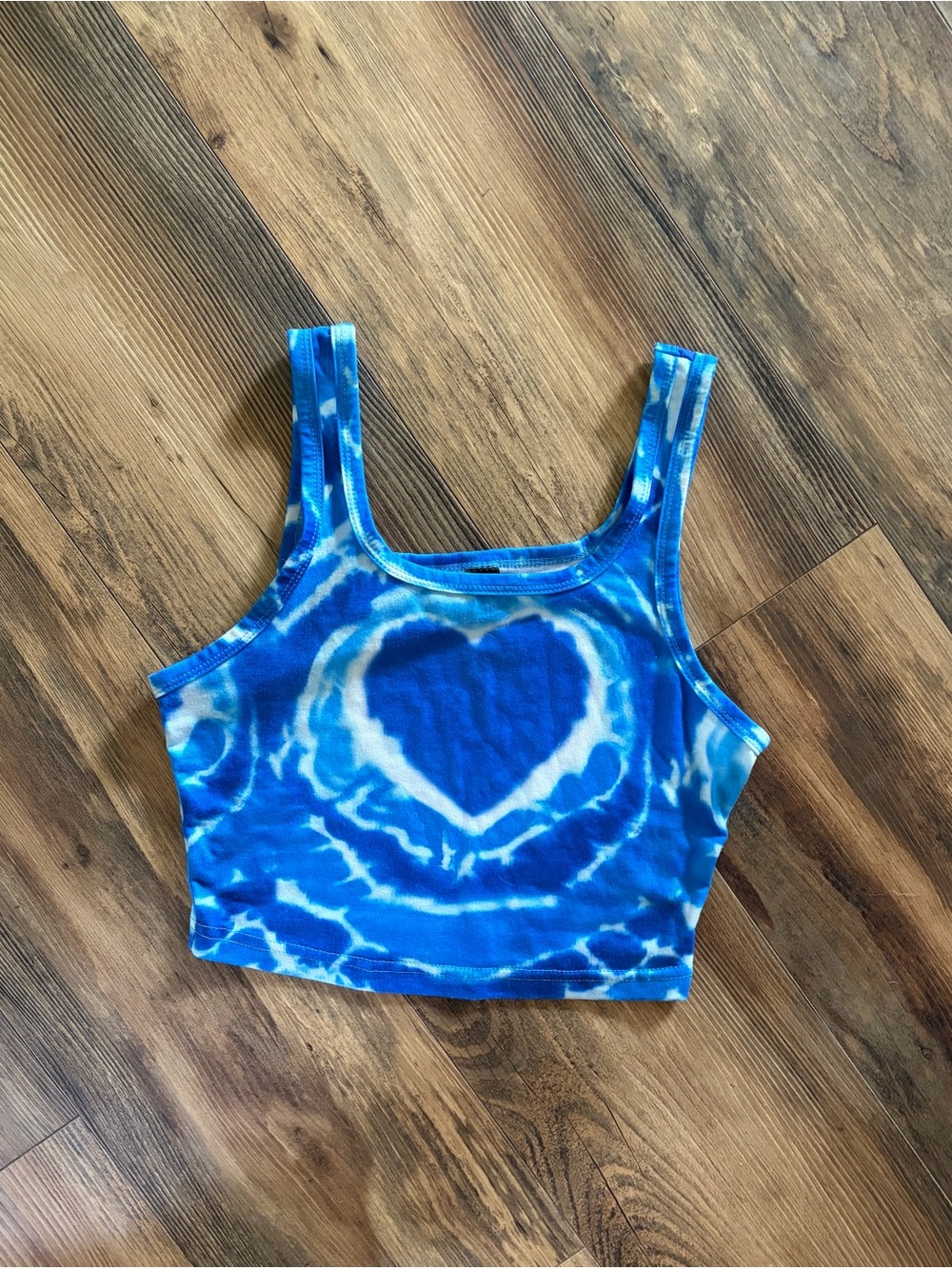 SHEIN Blue & White Heart Tie-Dye Crop Tank